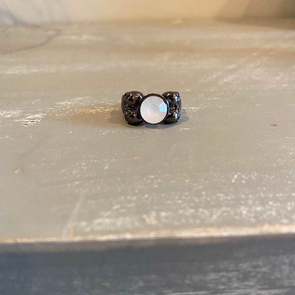 Beautiful Vintage Black Cocktail Ring with White Stone Center Size 7